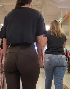 College PAWG with perfect bubble ass w/ Closeups