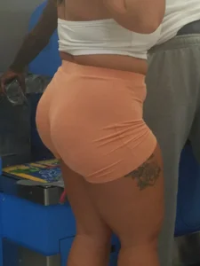 Walmart candid in short short W camel toe