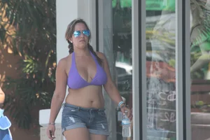 Various sexy Florida beach and bikini girls