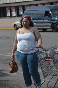 Candid boobs, nip slip and downblouse pics