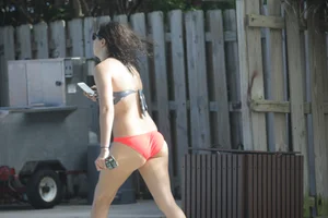 Even more hot and sexy bikini babes in Florida