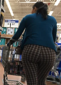 Nice big round booty in tight patterned leggings