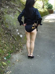 Milf Flashing Her Panties Under the Dress in the Park