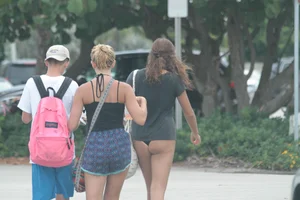 Candid Florida beach and bikini girls