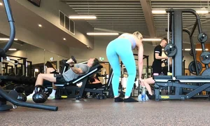 Gym blonde in turquoise leggings notices me and doesn’t mind, even moves in front of me later for some close-ups
