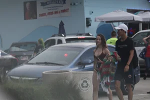 Candid Florida beach and bikini girls