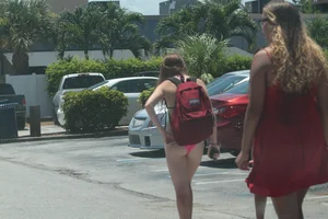 Even more hot and sexy bikini babes in Florida