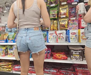 2 college students looking for a snack