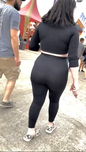 Black leggings VTL white chick