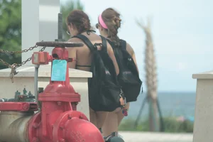 Candid Florida beach and bikini girls