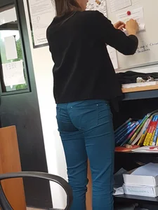 Office lady in tight jeans with vpl