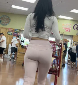 Jiggly booty latina in light pink lulu’s (OC)