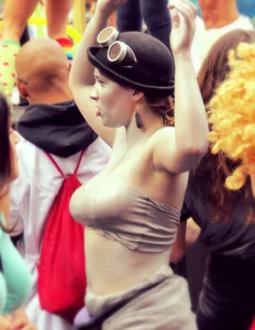 Candid boobs, nip slip and downblouse pics