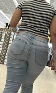 2 mamasitas today in jeans