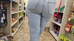 ABSOLUTE GORGEOUS EBONY FAT ASS w/ nice pedi