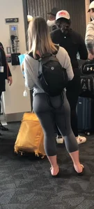 Blondie with a tight bubble butt in leggings (OC)