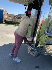 Tight Pink jeans latina