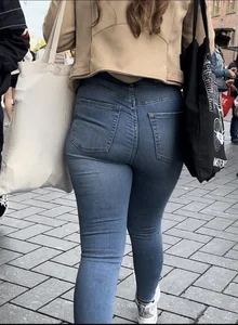 Slim Thick Tight Jeans