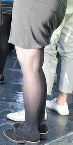 Thick booty in a tight skirt with vpl