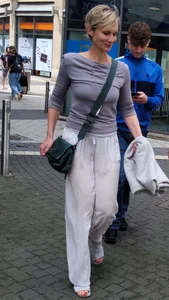 Hot milf in white VPL pants street creepshots