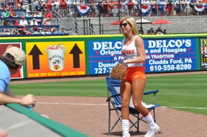 Candid sexy Hooters girls in their uniforms