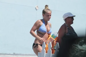 Various sexy Florida beach and bikini girls