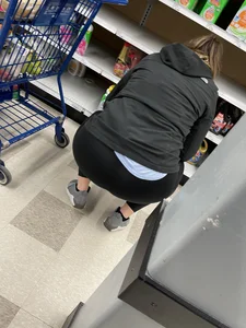 PAWG in lululemons at the store