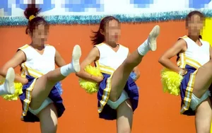 Candid cheerleaders