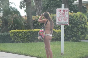 Deerfield Beach girls in bikinis