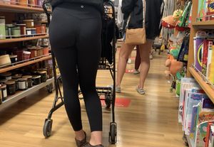 Blonde with a perfect ass in lulu’s