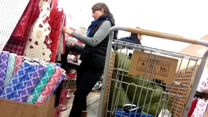 Milf with a nice ass in leggings shopping with vpl