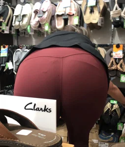 MILF in red leggings bends for the camera