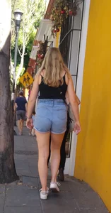 NICE GIRLS ON THE STREET