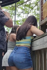 Thick latina at the zoo (OC)