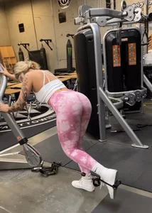 College girls at my new gym😍
