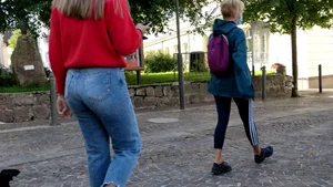 College girl shows off her big booty