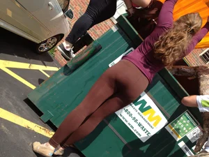 Teen with a hot bum in leggings taking out trash