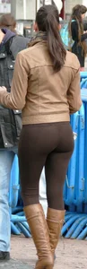 Brunette babe with a nice ass in tight brown leggings