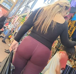 One of the best MILF culos I have Capped (OC)
