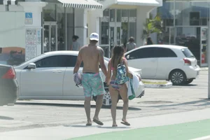 Candid Florida beach and bikini girls