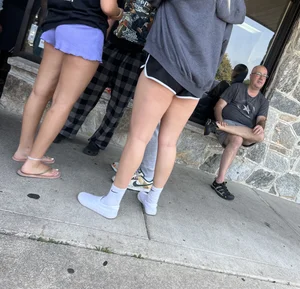 Waiting for bagels  (oc)