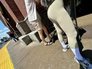 Asian Costco super tight leggings