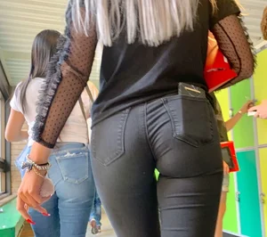 Amazing candid blonde wearing VERY tight cameltoe black jeans