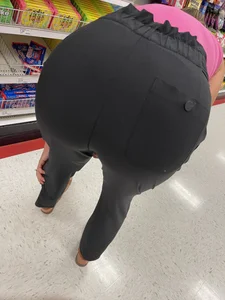 MUST SEE MILF BENDING OVER CLOSE UP SHOTS