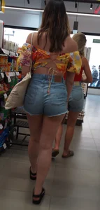 Short shorts, delicious legs