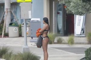 Candid Florida beach and bikini girls