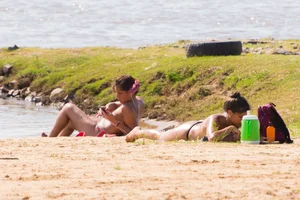 Candid beach girls in thongs