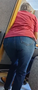 Yummy Filipina GILF Booty