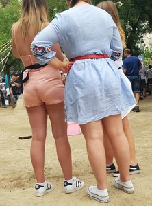 Sexy babe with vpl in shorts and showing some nice cleavage