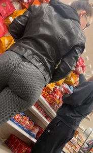 Thick pawg in leather jacket